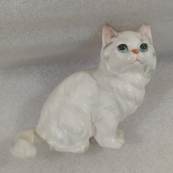 Vintage Napcoware White Persian Cat Blue Eyes Porcelain Figurine C9050 - Picture 1 of 7